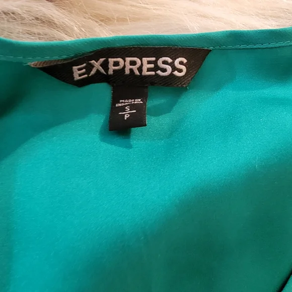 Express Silky Blouse - Picture 2 of 6